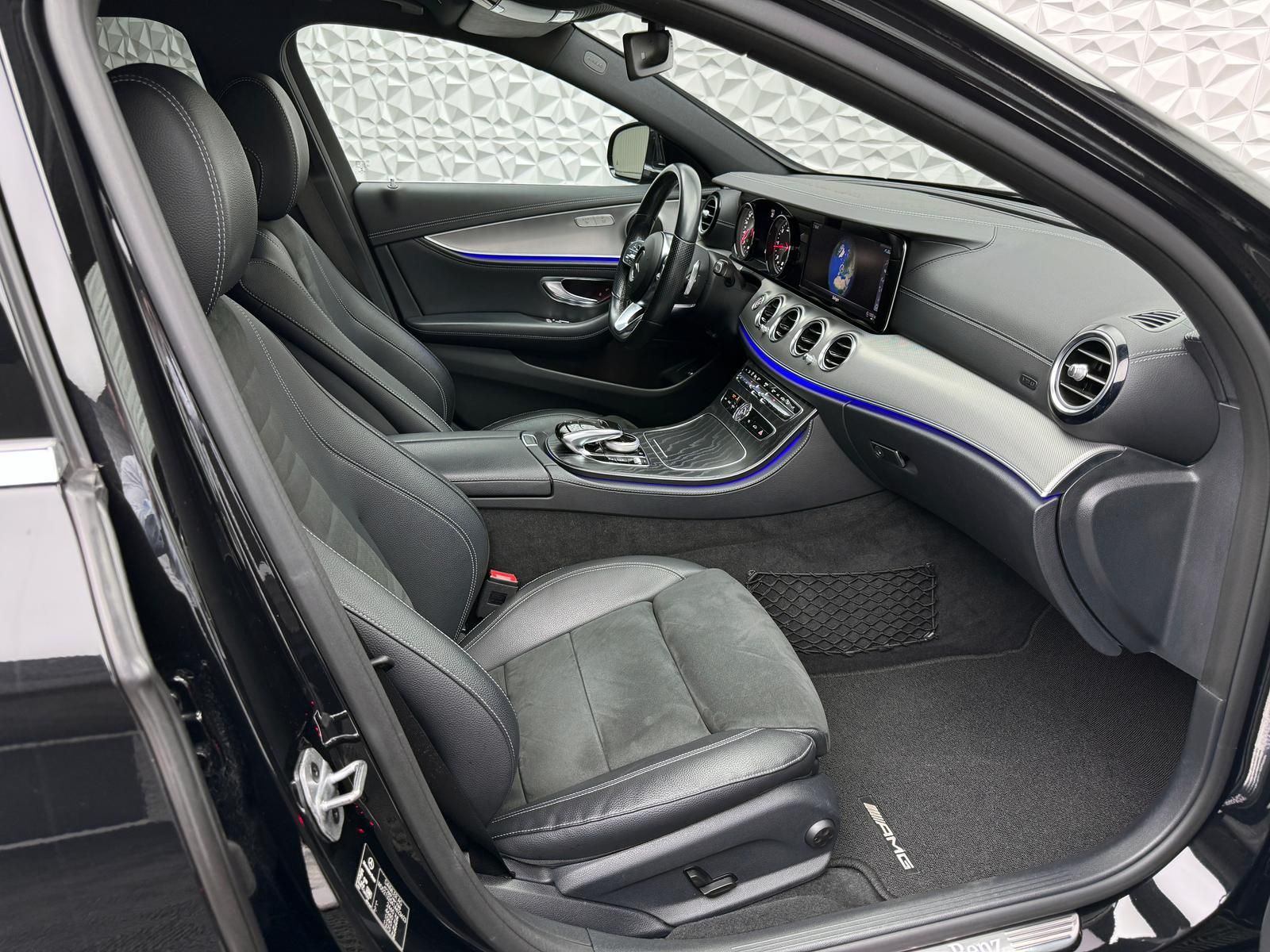 Fahrzeugabbildung Mercedes-Benz E220d T AMG*DISTRO*PANO*LUFT*360°*LED*DAB*ILS+