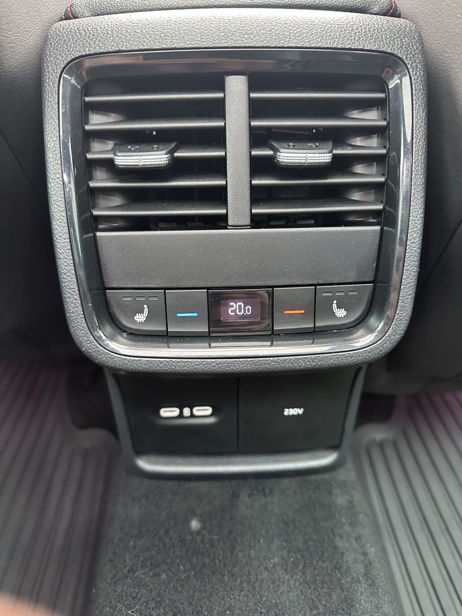 Fahrzeugabbildung SKODA Octavia Combi 4x4 RS NAV+LED+PANO+ACC+AHK+19ZOLL