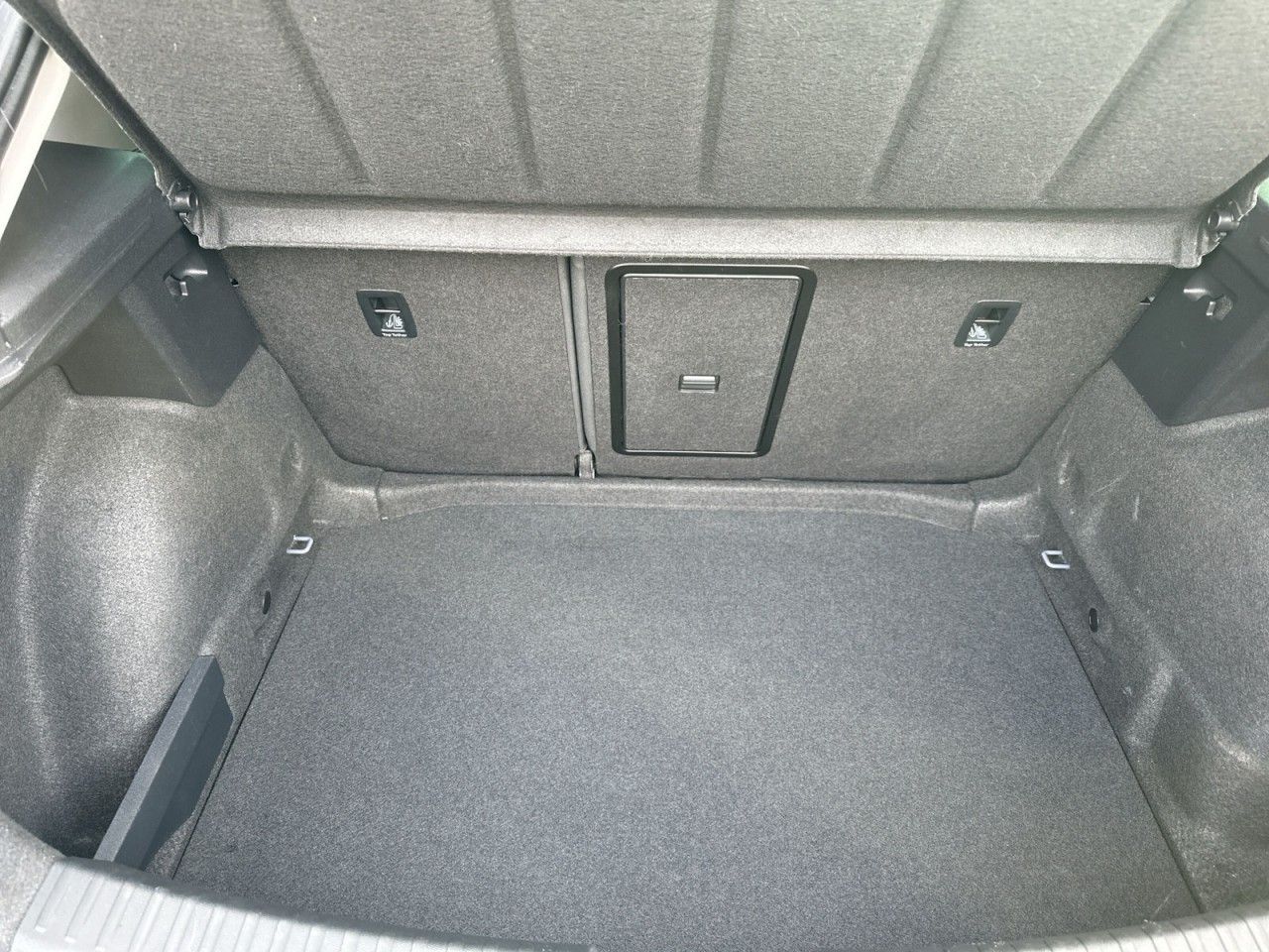 Fahrzeugabbildung CUPRA Leon 1.5 eTSI 150 PS DSG