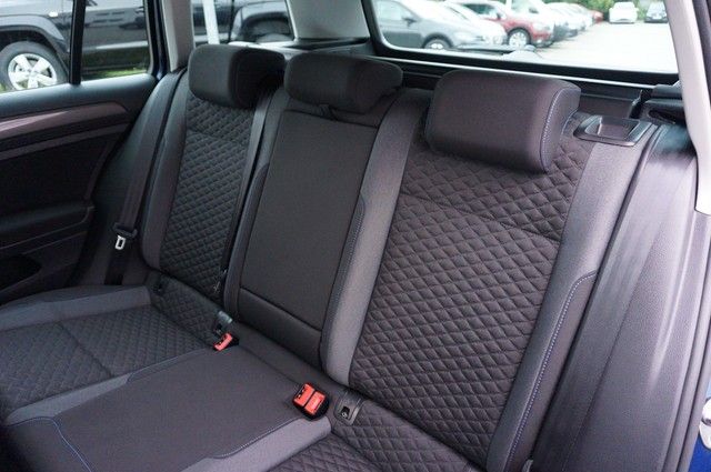 Fahrzeugabbildung Volkswagen Golf VII Variant TDI Join DSG Navi PDC SH LM