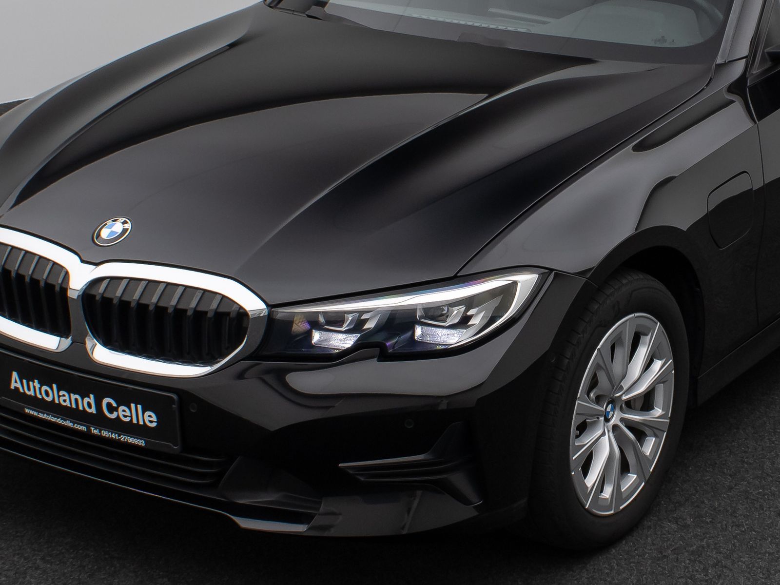 Fahrzeugabbildung BMW 330e Kamera DAB CockPitPr DrivAssis Alarm Sport
