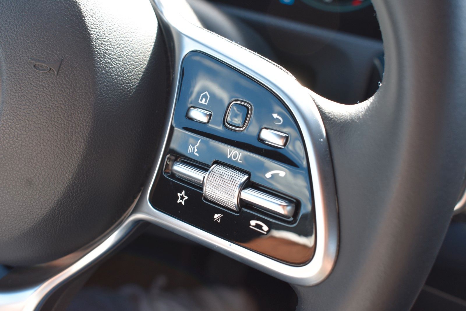 Fahrzeugabbildung Mercedes-Benz CLA 180d Shooting Brake LED/CARPLAY/KAMERA/TEMPO