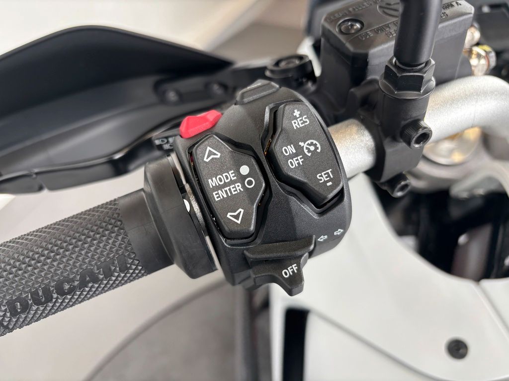 Fahrzeugabbildung Ducati DESERT X *1. HAND *TOP-ZUSTAND