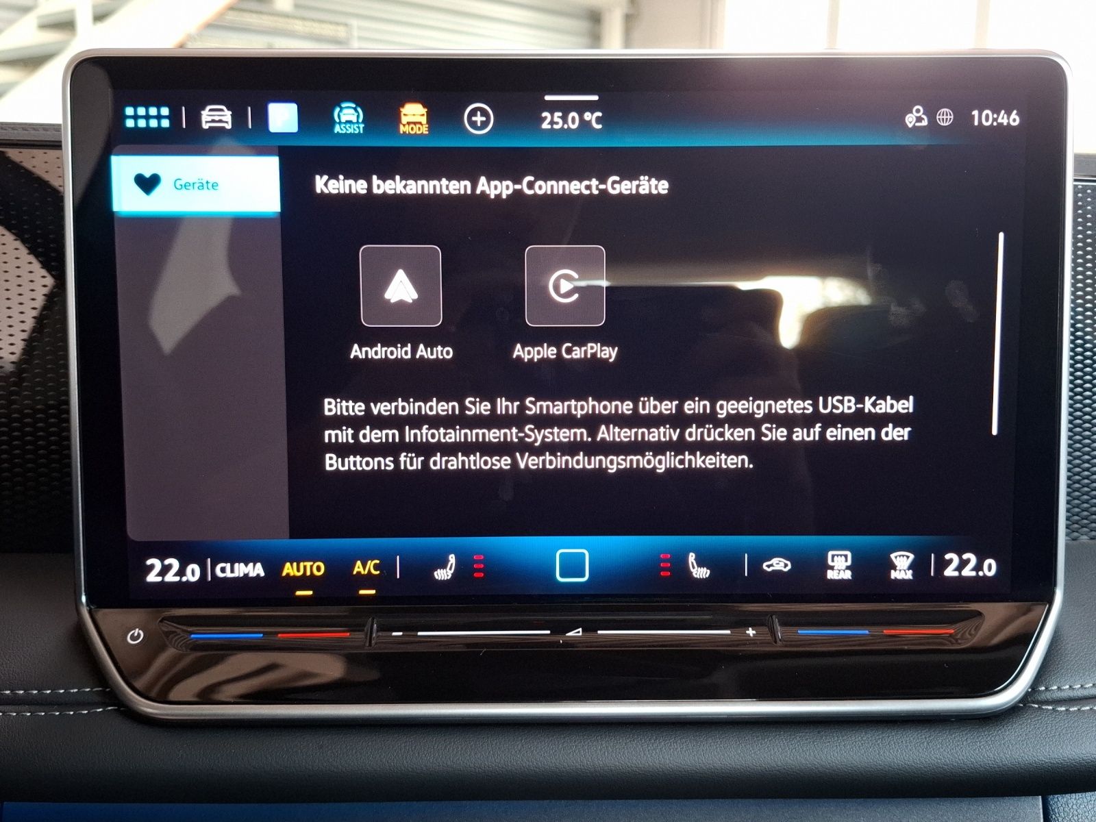 Fahrzeugabbildung Volkswagen Tiguan eTSI Life DSG LED AHK Navi AID ACC RFK SH
