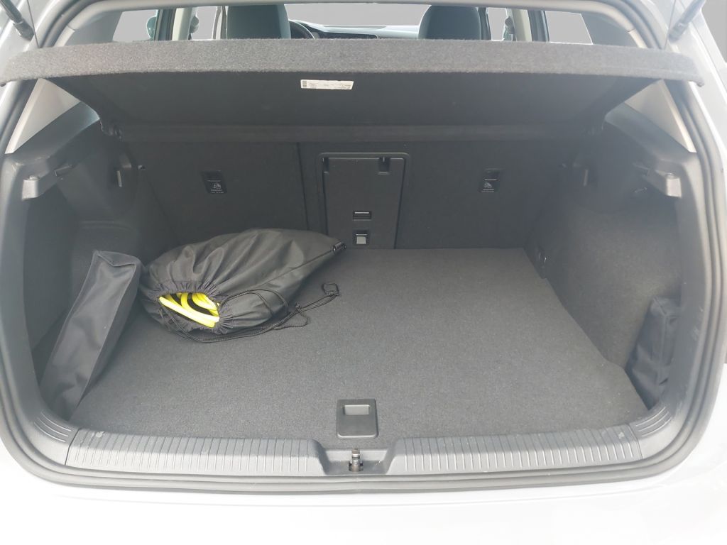Fahrzeugabbildung Volkswagen Golf 1.4 eHybrid DSG Style LED-Matrix Anschlußga