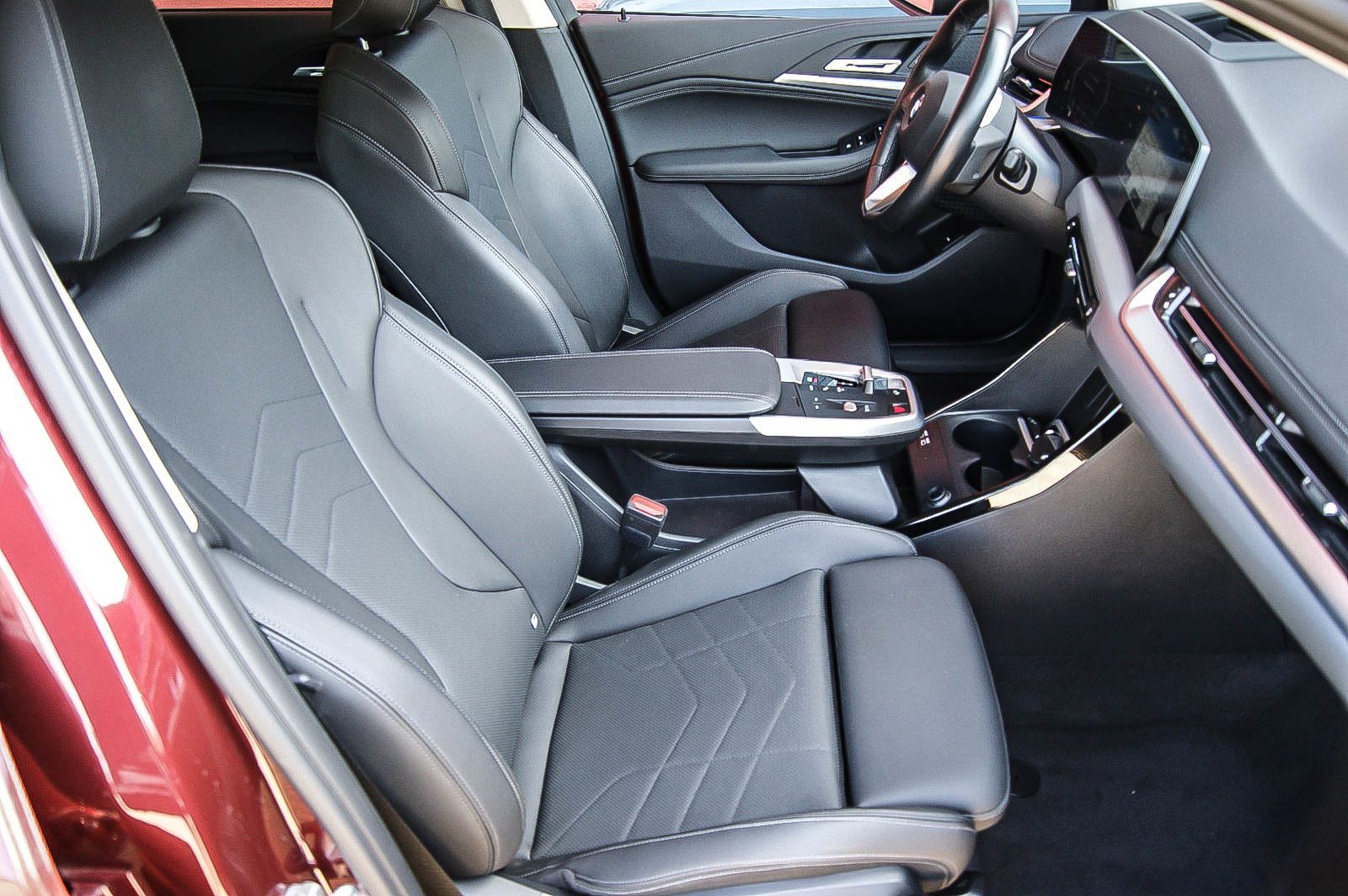 Fahrzeugabbildung BMW 223 Active Tourer i xDrive LEDER HEAD-UP SPORT 4