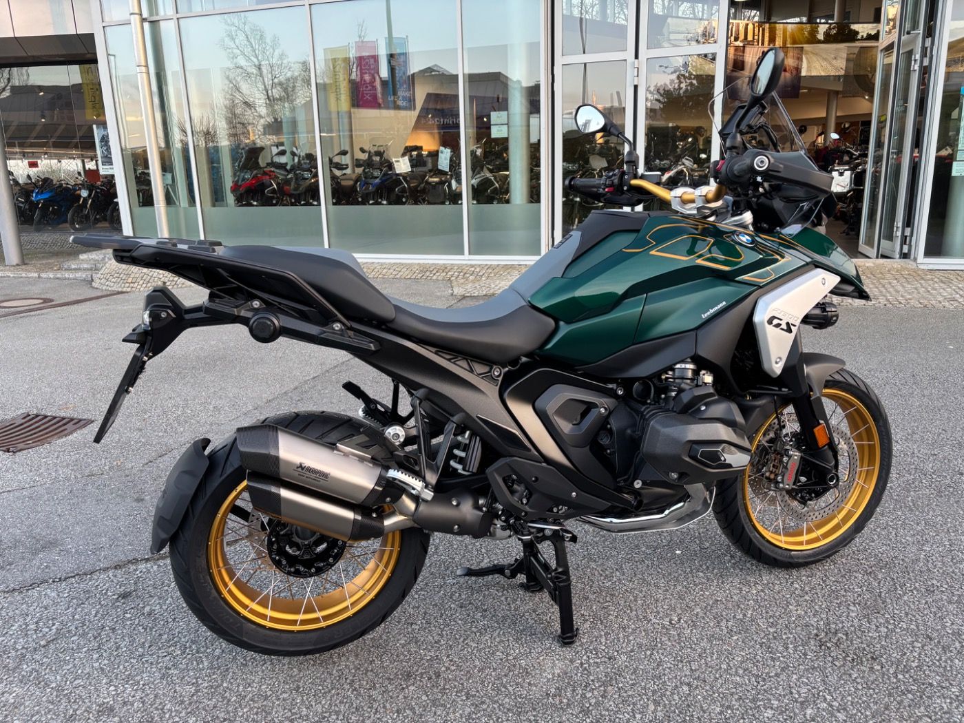 Fahrzeugabbildung BMW R 1300 GS Option 719 Doppelschalldämpfer Adaptiv