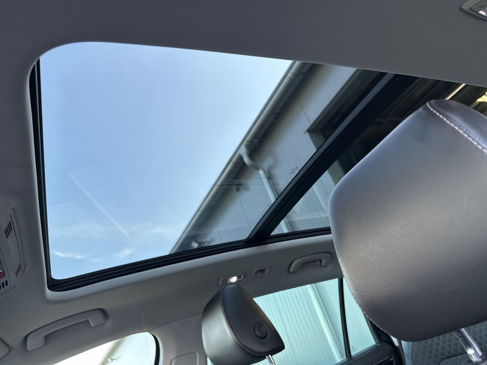 Fahrzeugabbildung SKODA Kodiaq 2.0 TSI DSG 4x4 7-Sitzer NAV+LED+PANO+VC