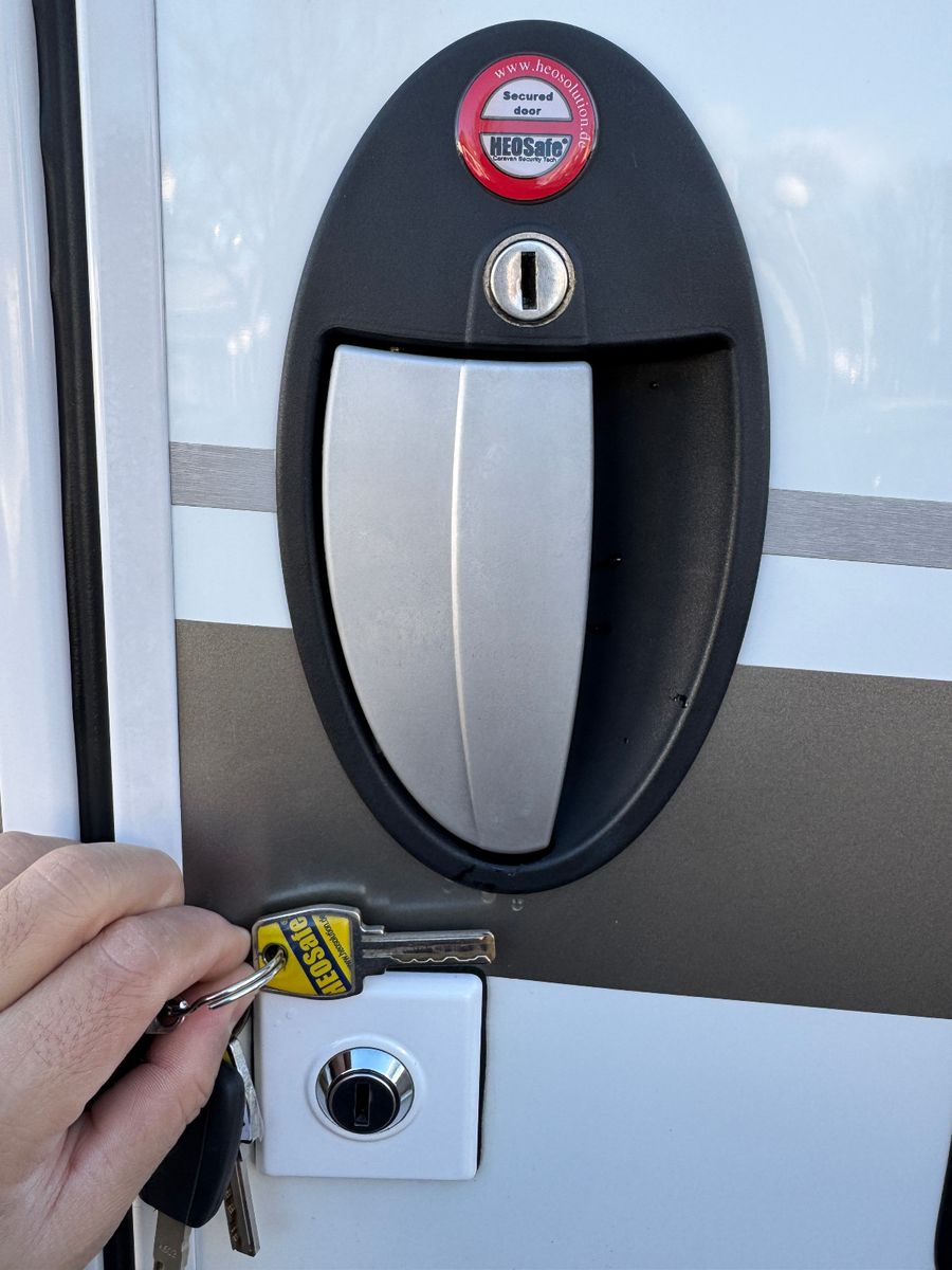 Fahrzeugabbildung HYMER / ERIBA / HYMERCAR EXSIS T 688 FIAT ALKO 2X TV SAT SOLAR AHK PANO