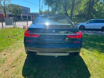 BMW 750 - 5