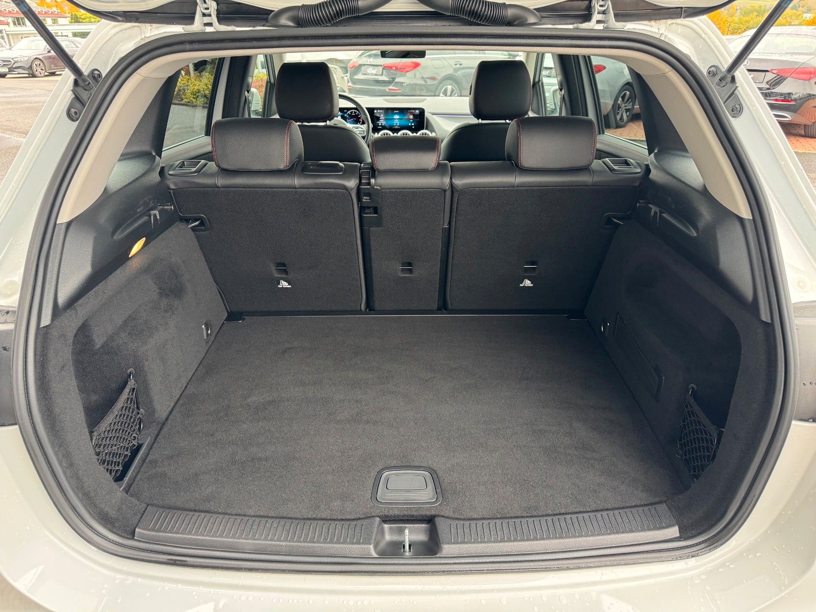 Fahrzeugabbildung Mercedes-Benz B 200 AMG+Ambiente+360+LED+IHC+TotW