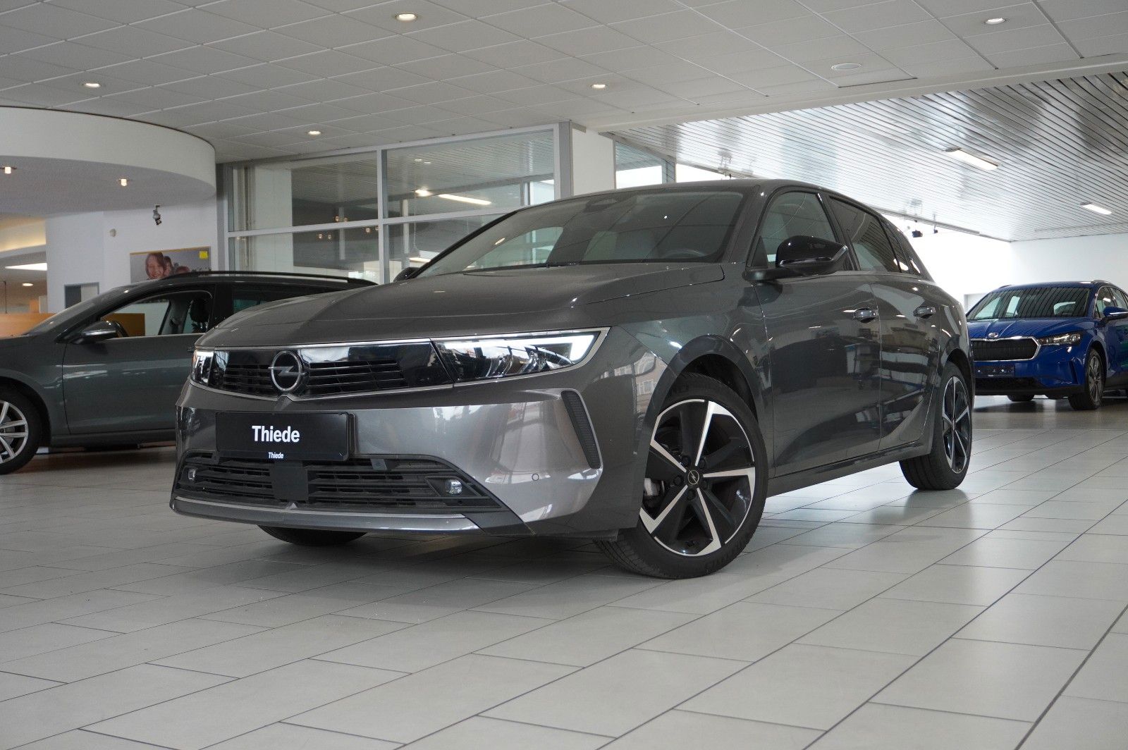 Fahrzeugabbildung Opel Astra L Lim. 1.2T ELEGANCE NAVI/LED/KAMERA/SPORT