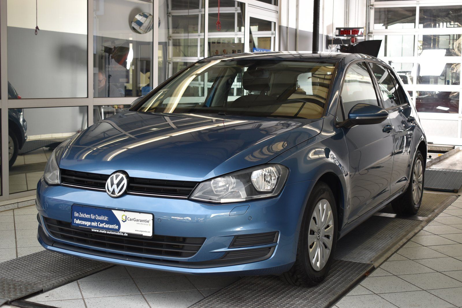 Volkswagen Golf - 1