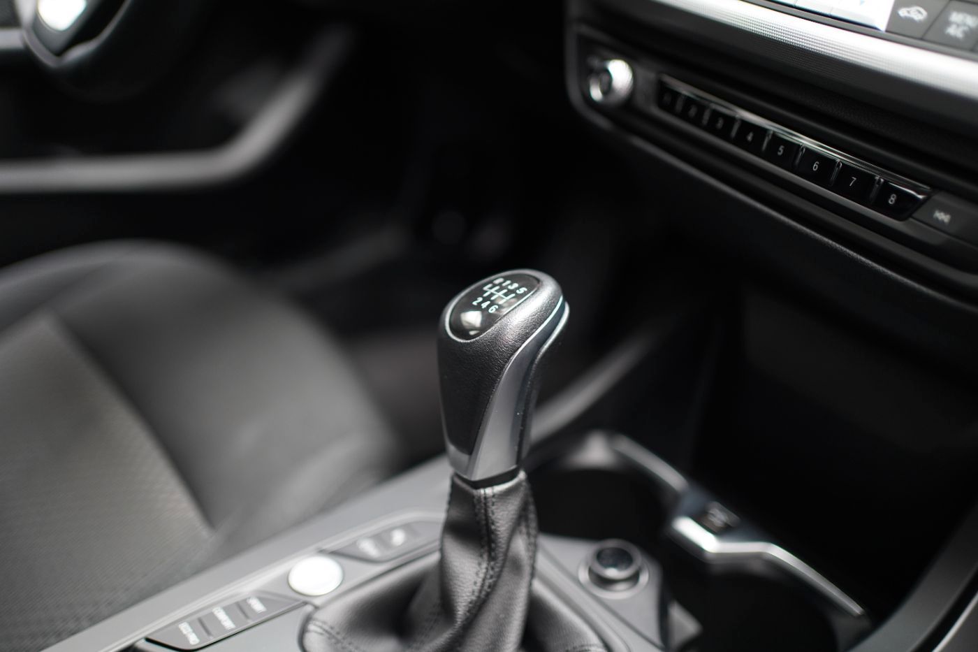 Fahrzeugabbildung BMW 118i Advantage +LED+PDC+LMR+Sport-Lederlenkrad+