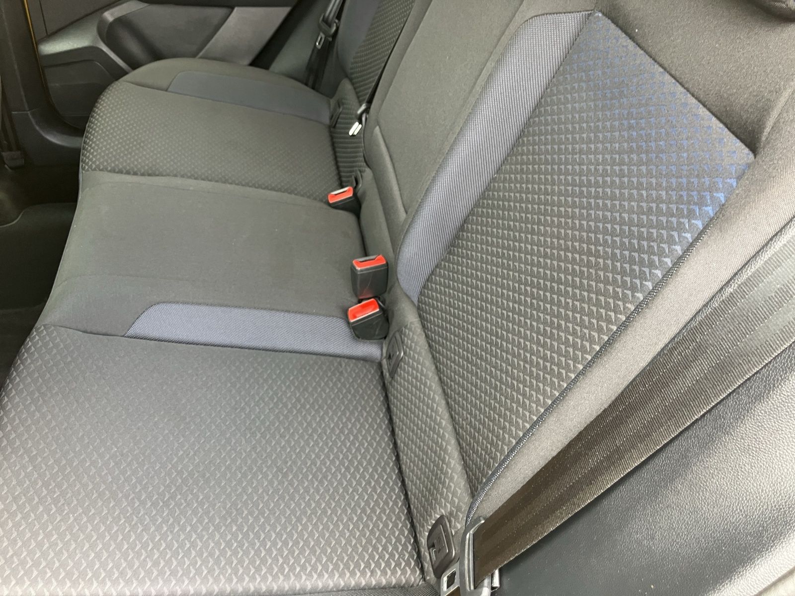 Fahrzeugabbildung Volkswagen T-Roc TSI United LED Navi AID ACC Park-Assist SH