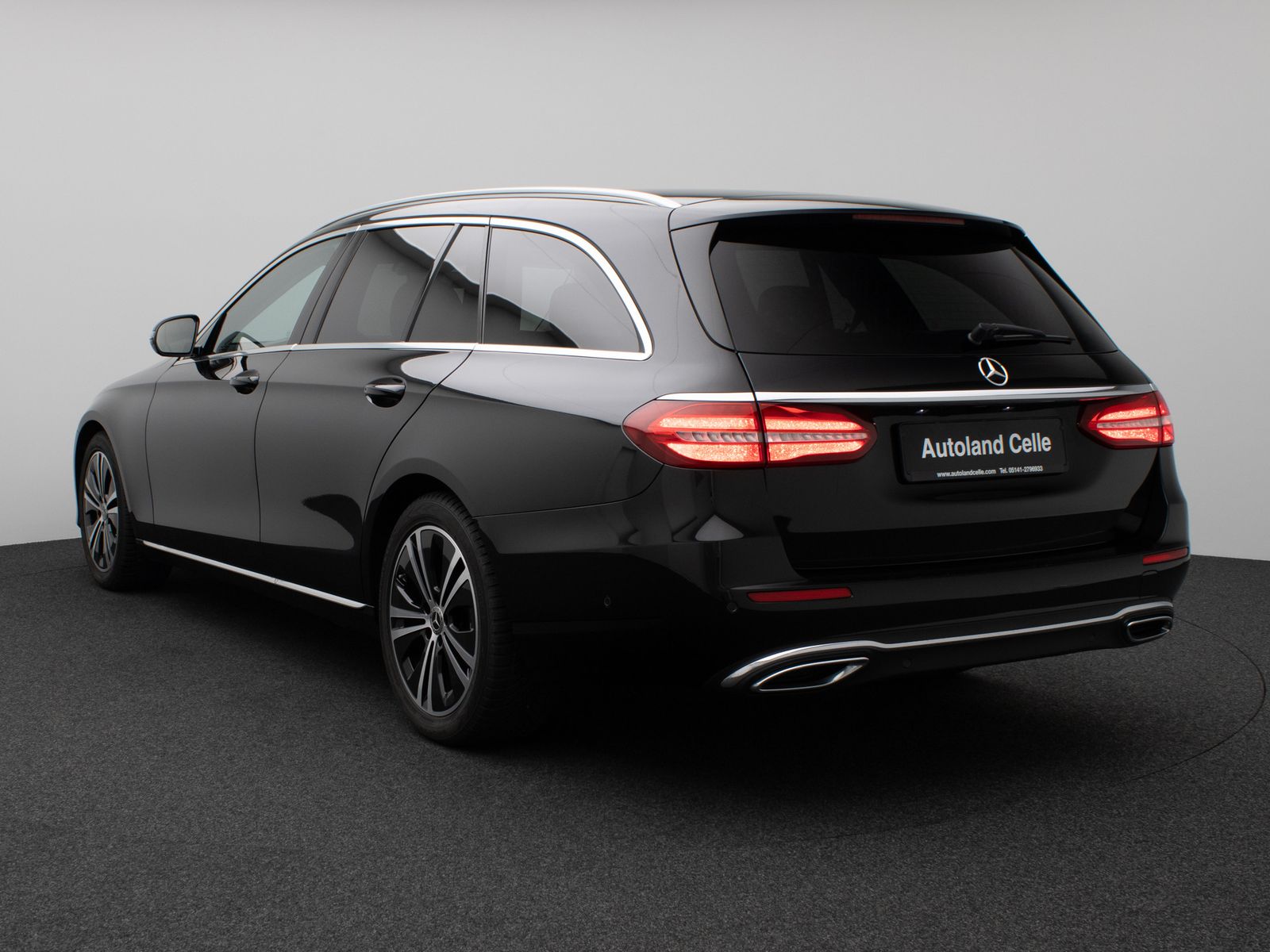Fahrzeugabbildung Mercedes-Benz E 220d T-Modell Avantgarde Kamera AHK Tempomat