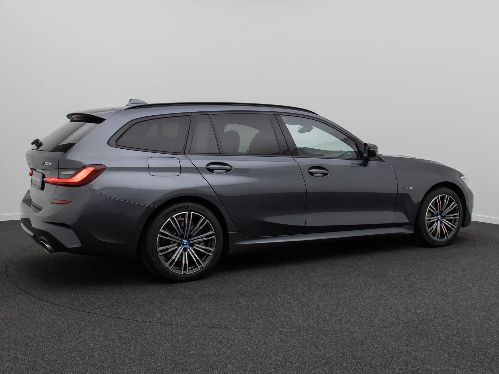 Fahrzeugabbildung BMW 330e M Sport Alarm AHK DAB HiFi Komfort PDC 18"