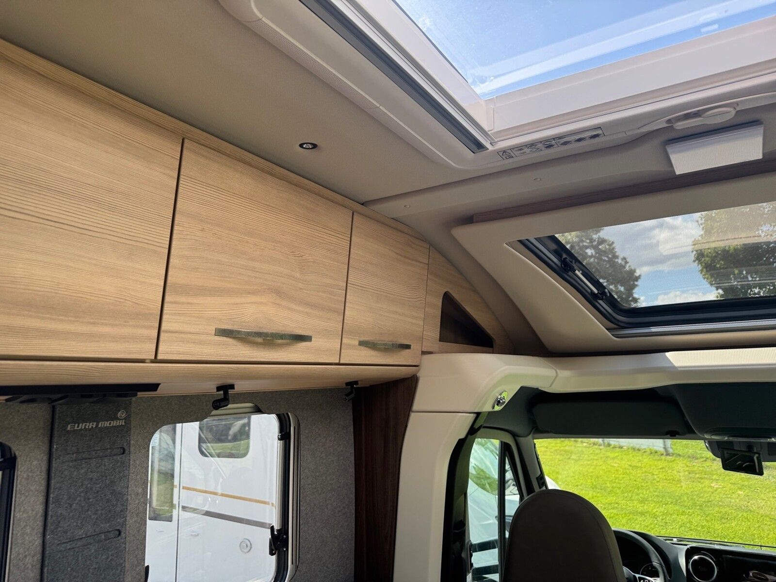 Fahrzeugabbildung Eura Mobil Profila T 726 EF Comfort Mondial-Plus-S-Pakete