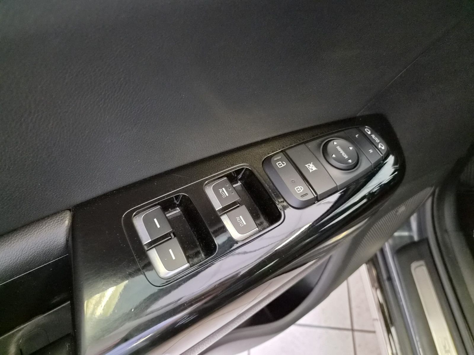 Fahrzeugabbildung Kia Sportage GT-Line 4WD / SCHECKHEFT / 1. HAND