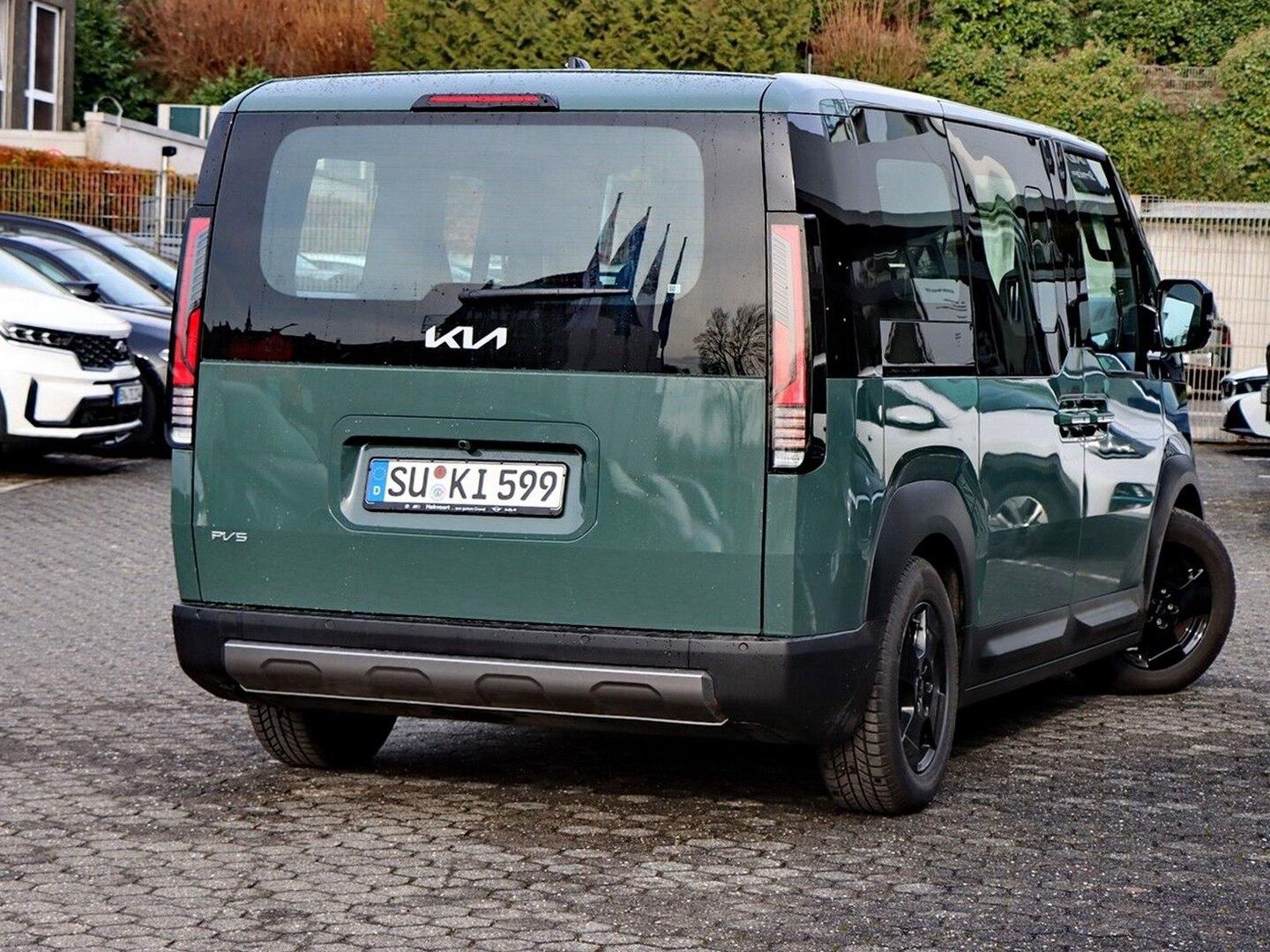 Kia PV5 Passenger / First Edition/ Green/ Schiebetür