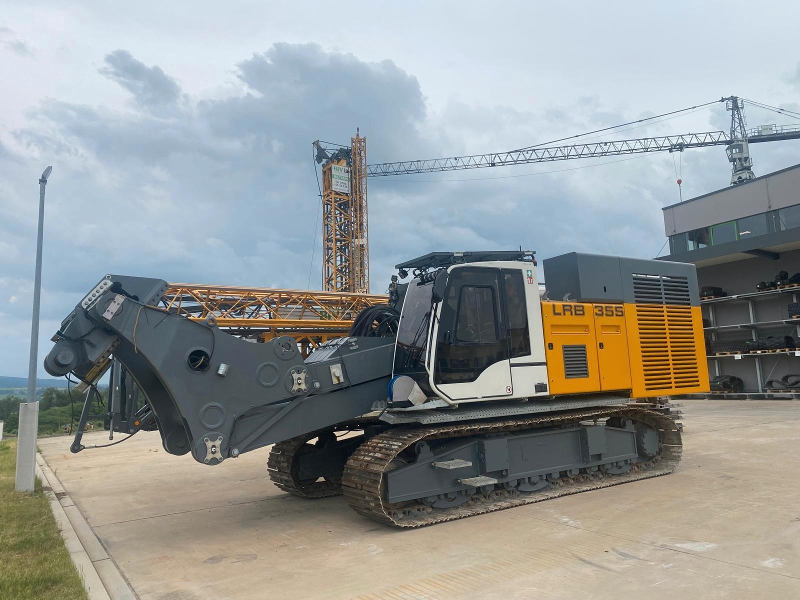 Liebherr LRB 355 mit Drehbohrantrieb DBA 300