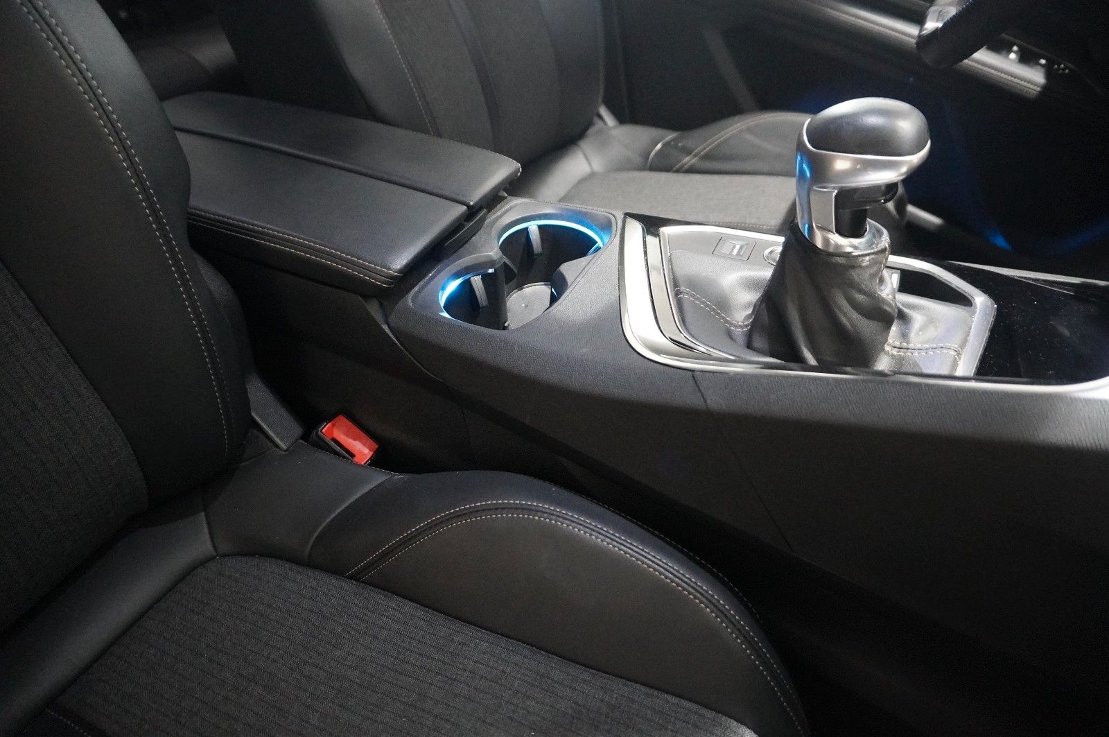 Fahrzeugabbildung Peugeot 5008 1.2T ALLURE GT-LINE 7-SITZ NAVI/LED/KAMERA