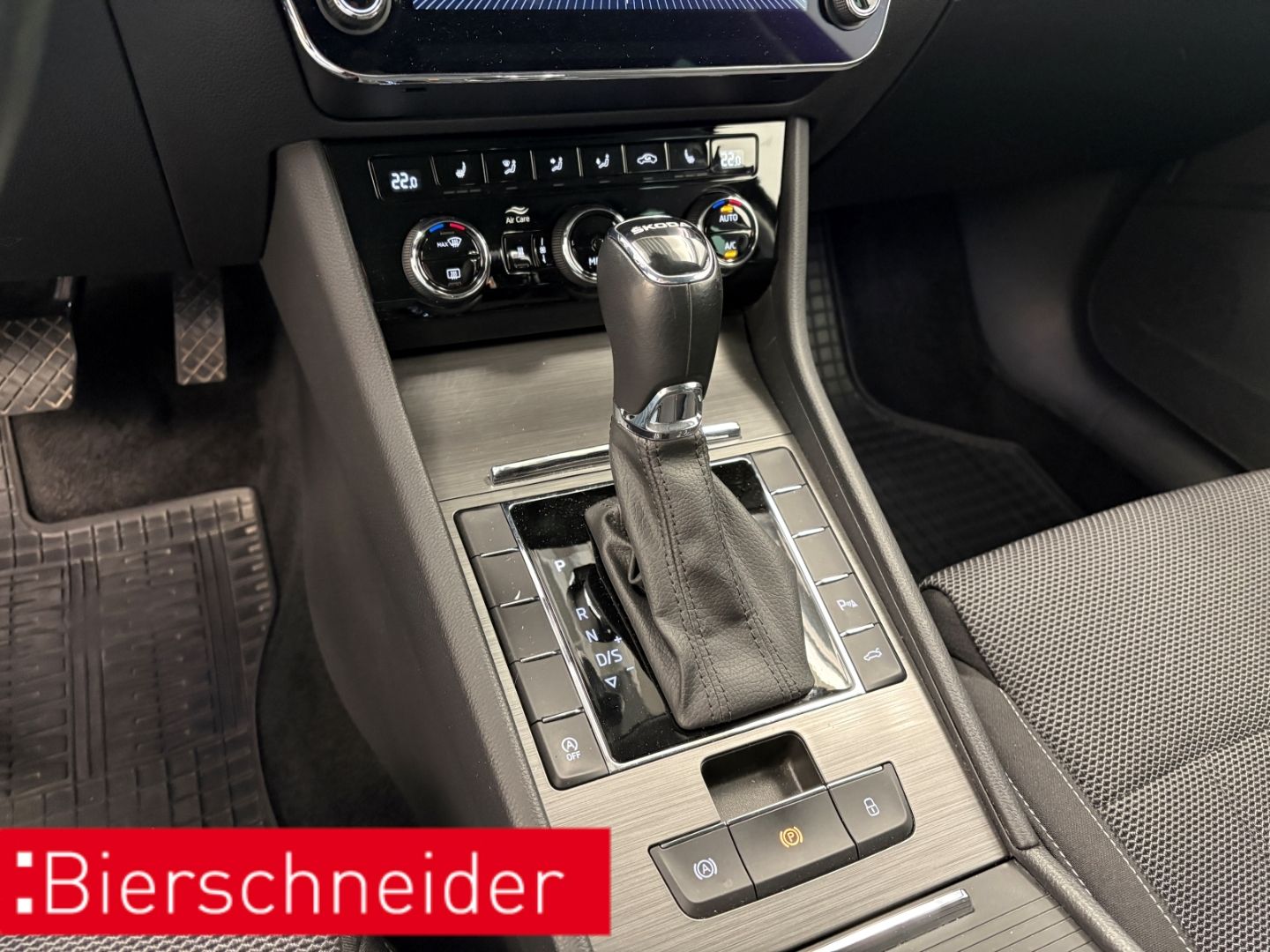 Skoda Superb Combi 2.0 TDI DSG Style MATRIX VIRTUAL AH foto 16