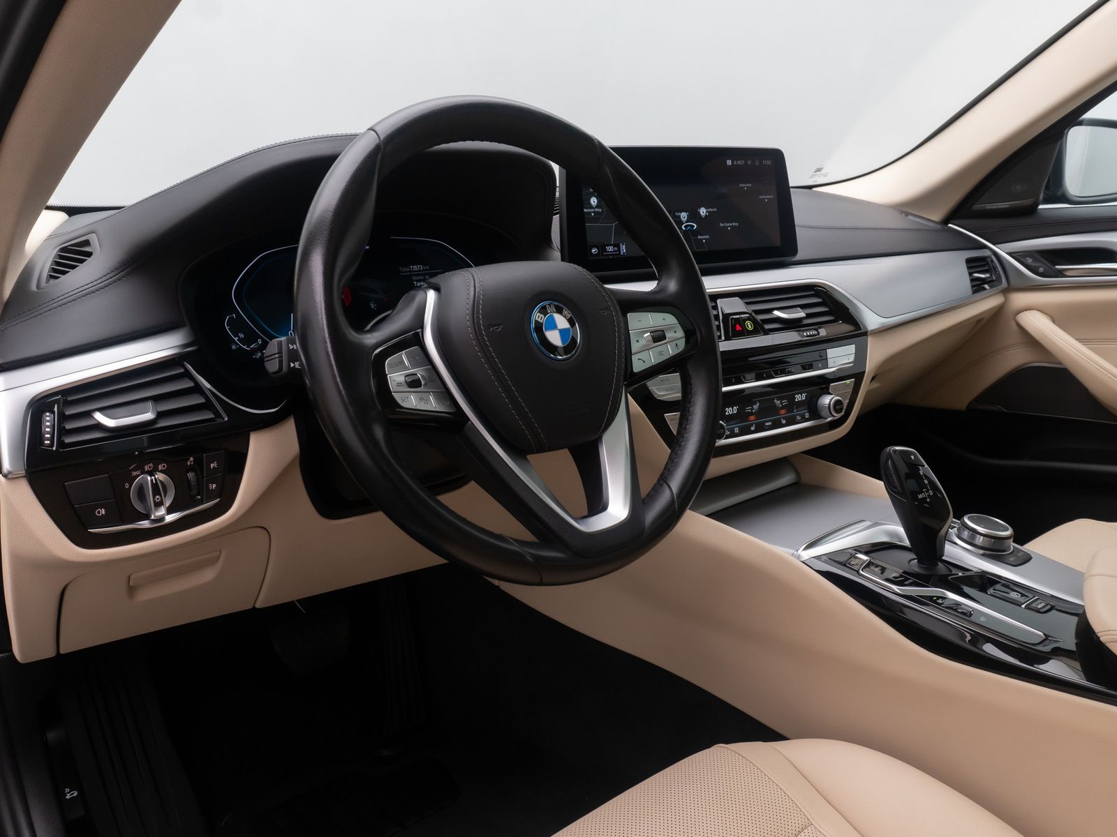 Fahrzeugabbildung BMW 520e Panorama 360°DAB H/K Leder AHK Sport 18Zoll