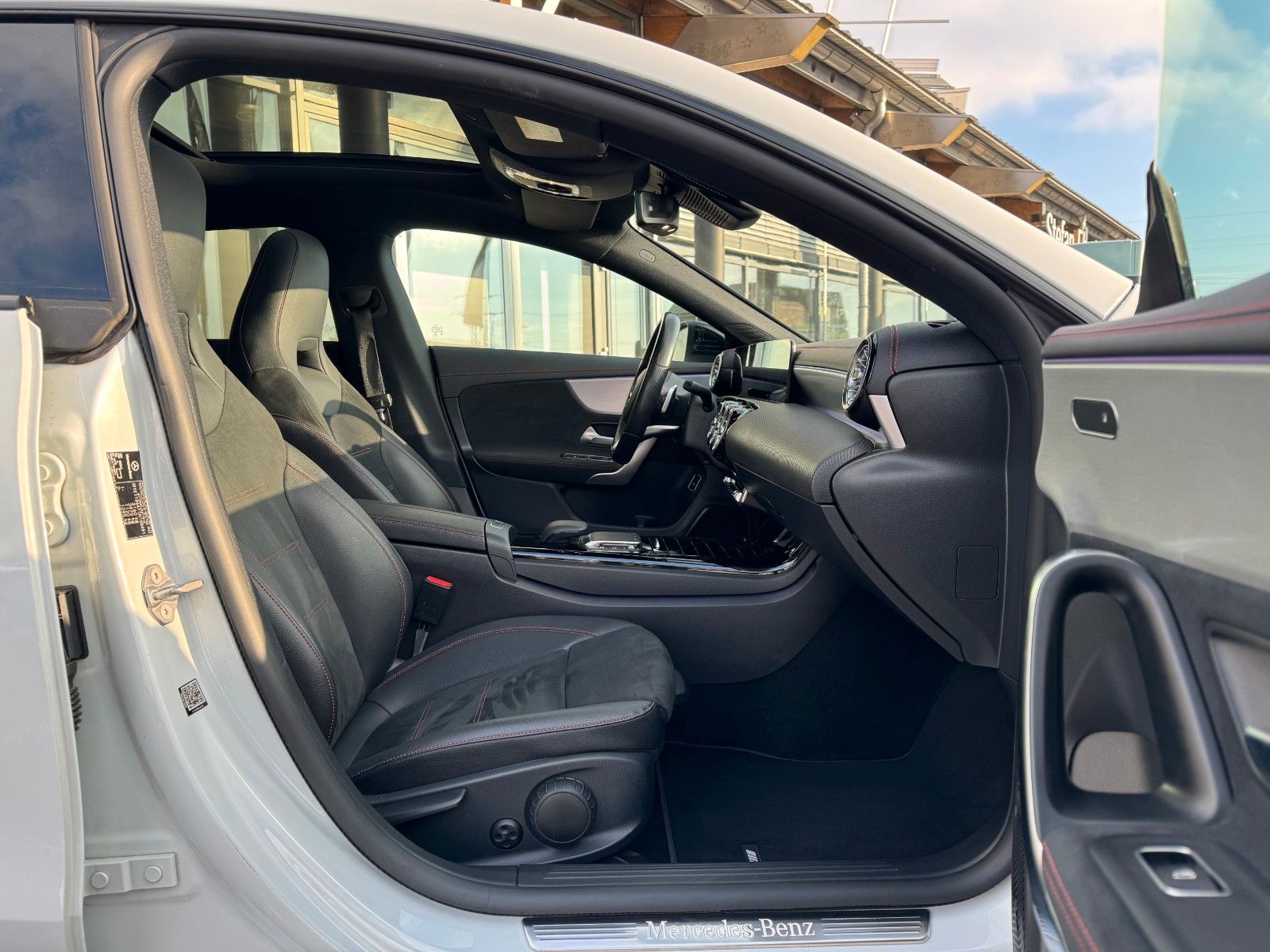 Fahrzeugabbildung Mercedes-Benz CLA 250 4M SB AMG+Pano+AHK+Memory+360+Night