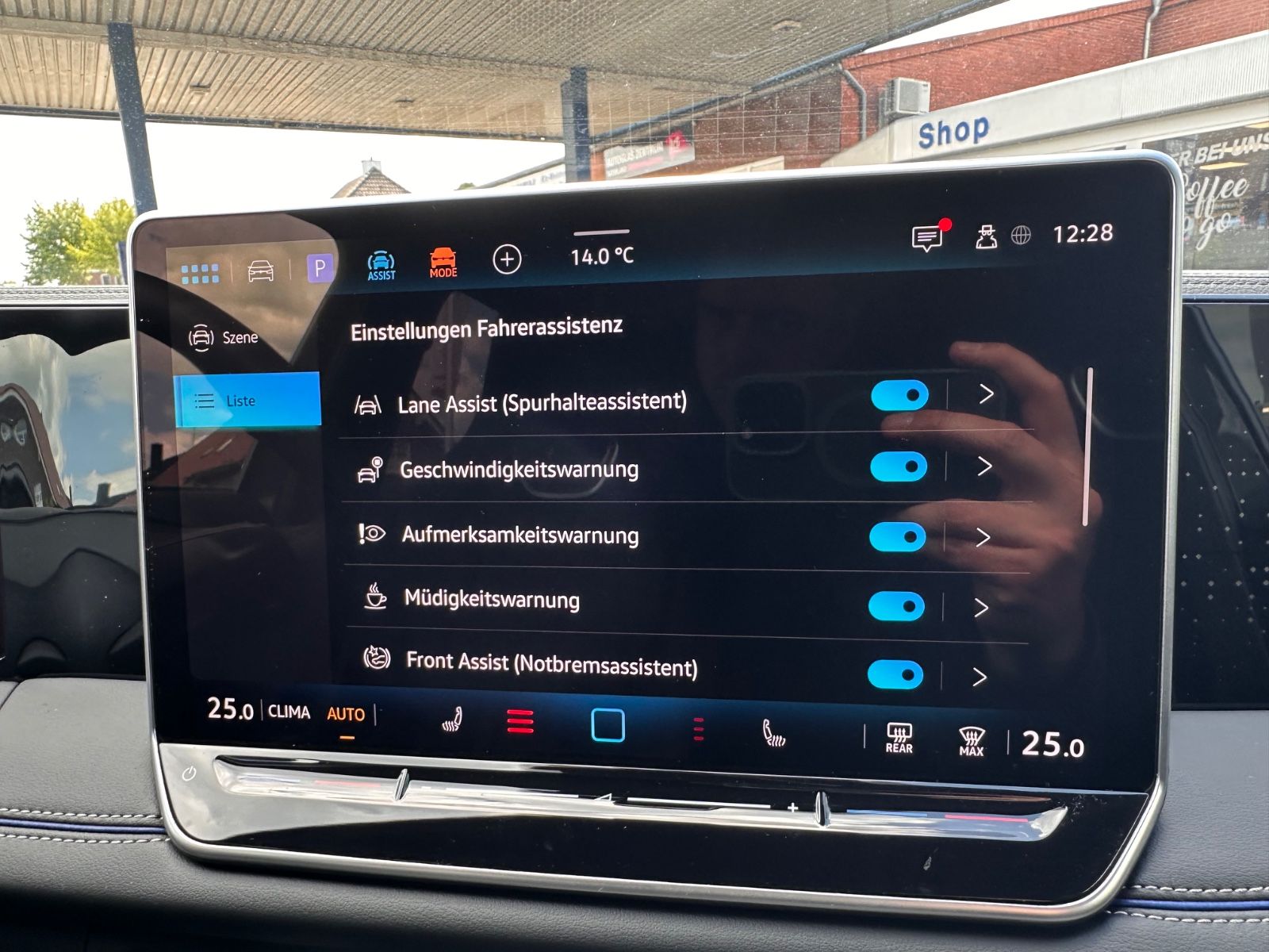 Fahrzeugabbildung Volkswagen Tiguan 1.5 eTSI R-Line DSG AHK/Navi/APP/LED/SHZG