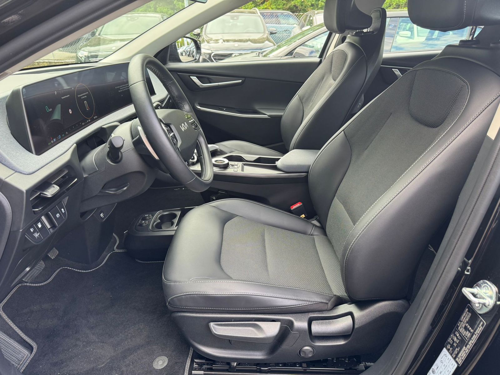 Fahrzeugabbildung Kia EV6 4WD NAVI+LED+SHZ+KAMERA+WP+DAB+ACC+19"