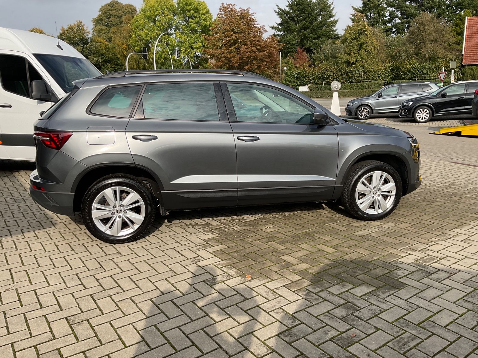 Fahrzeugabbildung SKODA Karoq 1.5l TSI DSG ACC,Kamera,Navi,LED,ACC