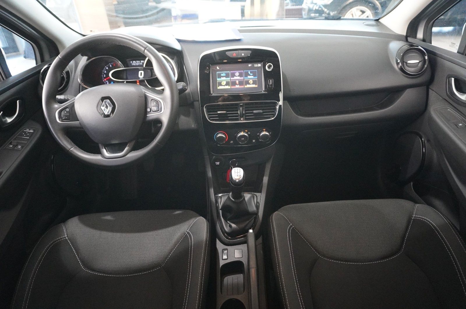 Fahrzeugabbildung Renault Clio IV 0.9 TCE LIM. ENERGY LED/SHZ/PDC/TEMP/DAB