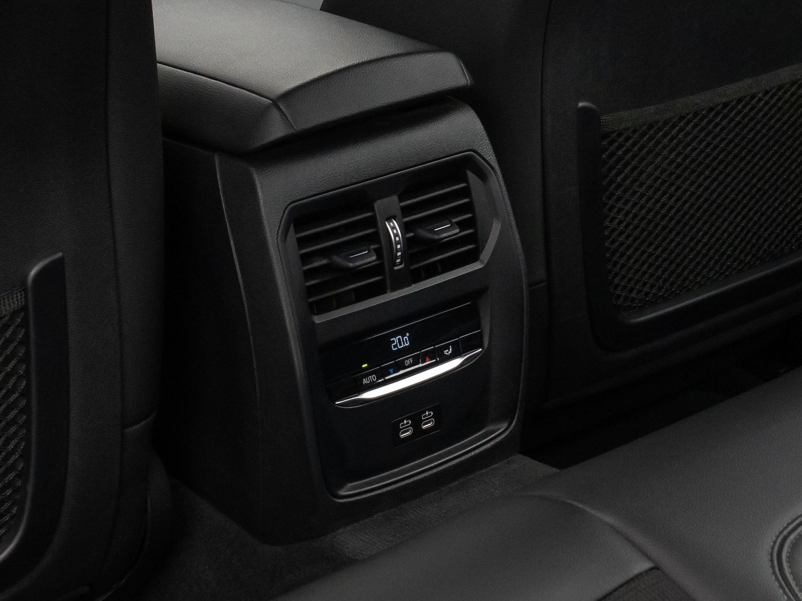 Fahrzeugabbildung BMW 320d Lim. DAB HUD CockPitPro Leder PDC Sport