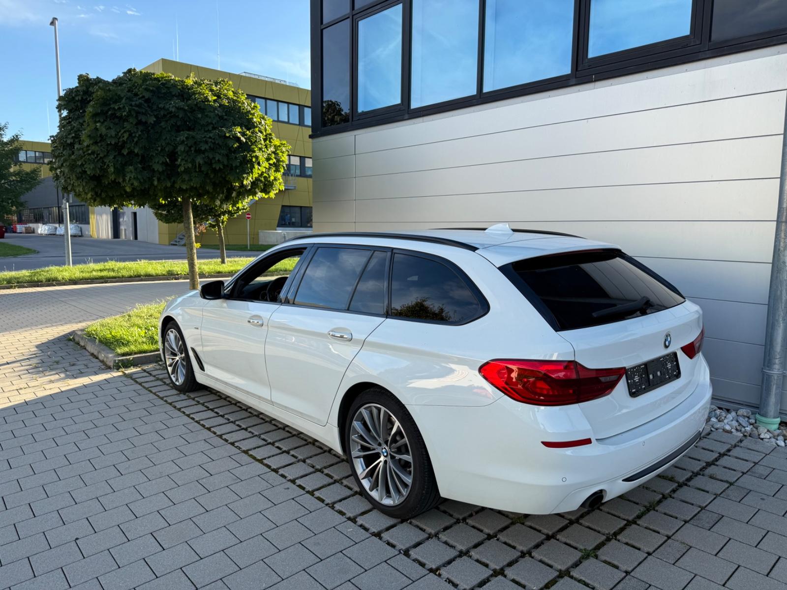 BMW 530i xDrive Touring Sport Line Leder/HUD/ACC
