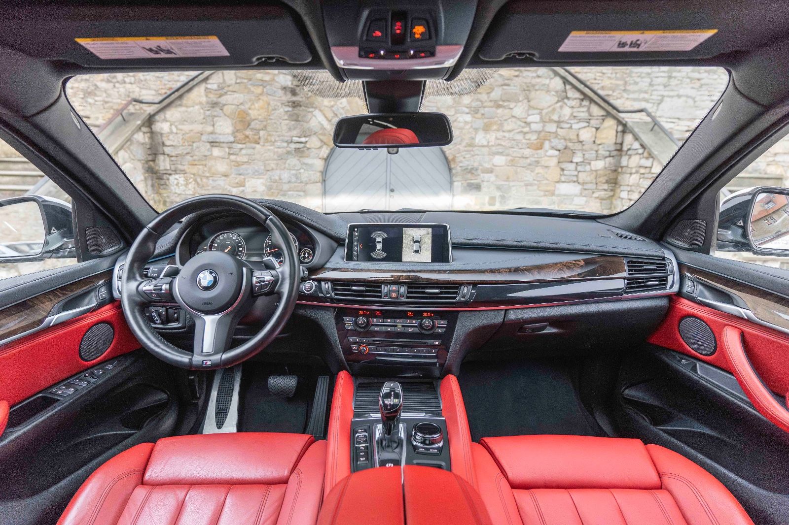 Fahrzeugabbildung BMW X6 xDrive50i M-Sportpaket 360° HUD H&K LED SOFT