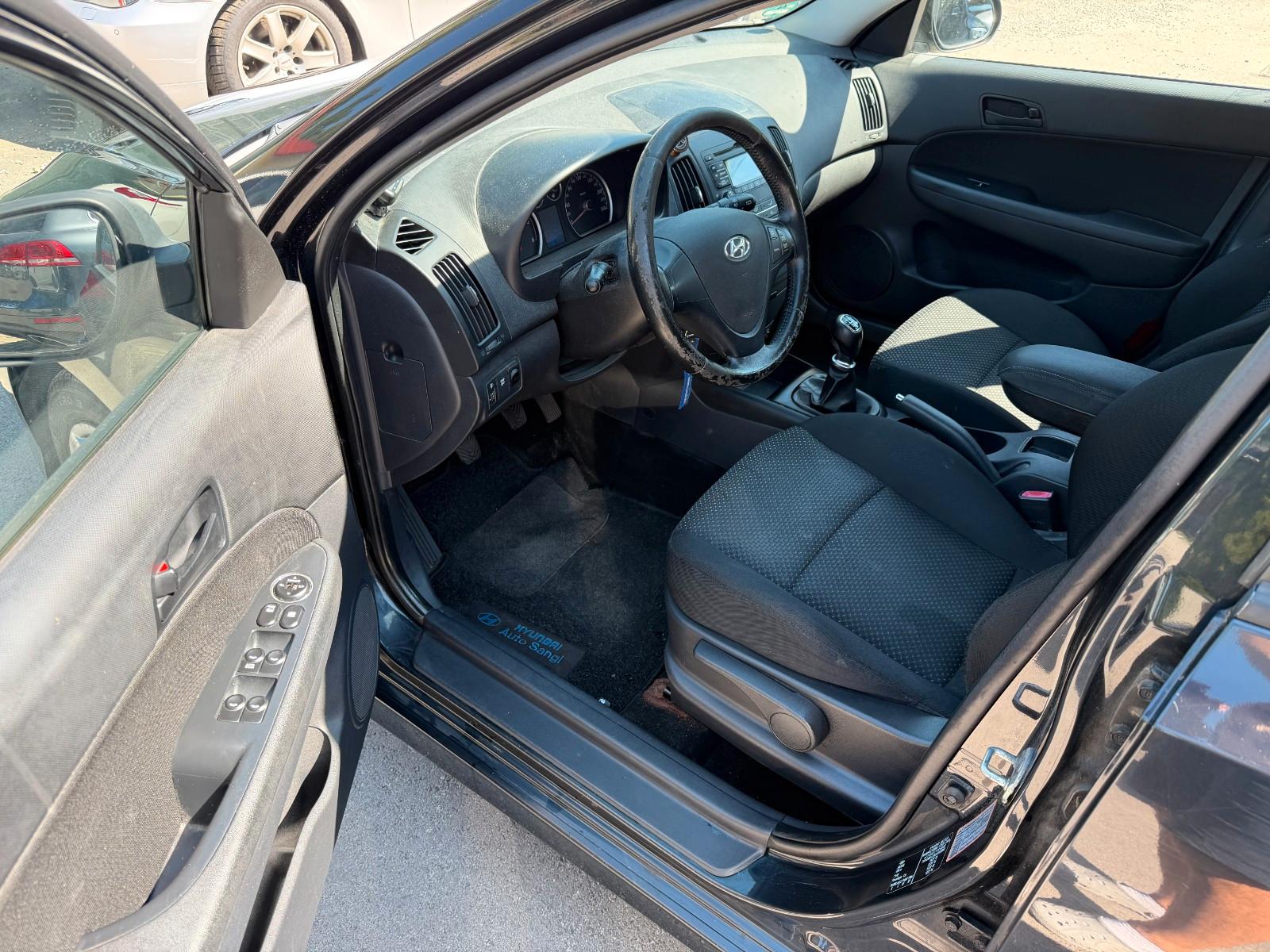 Hyundai i30 2010 — photo 9