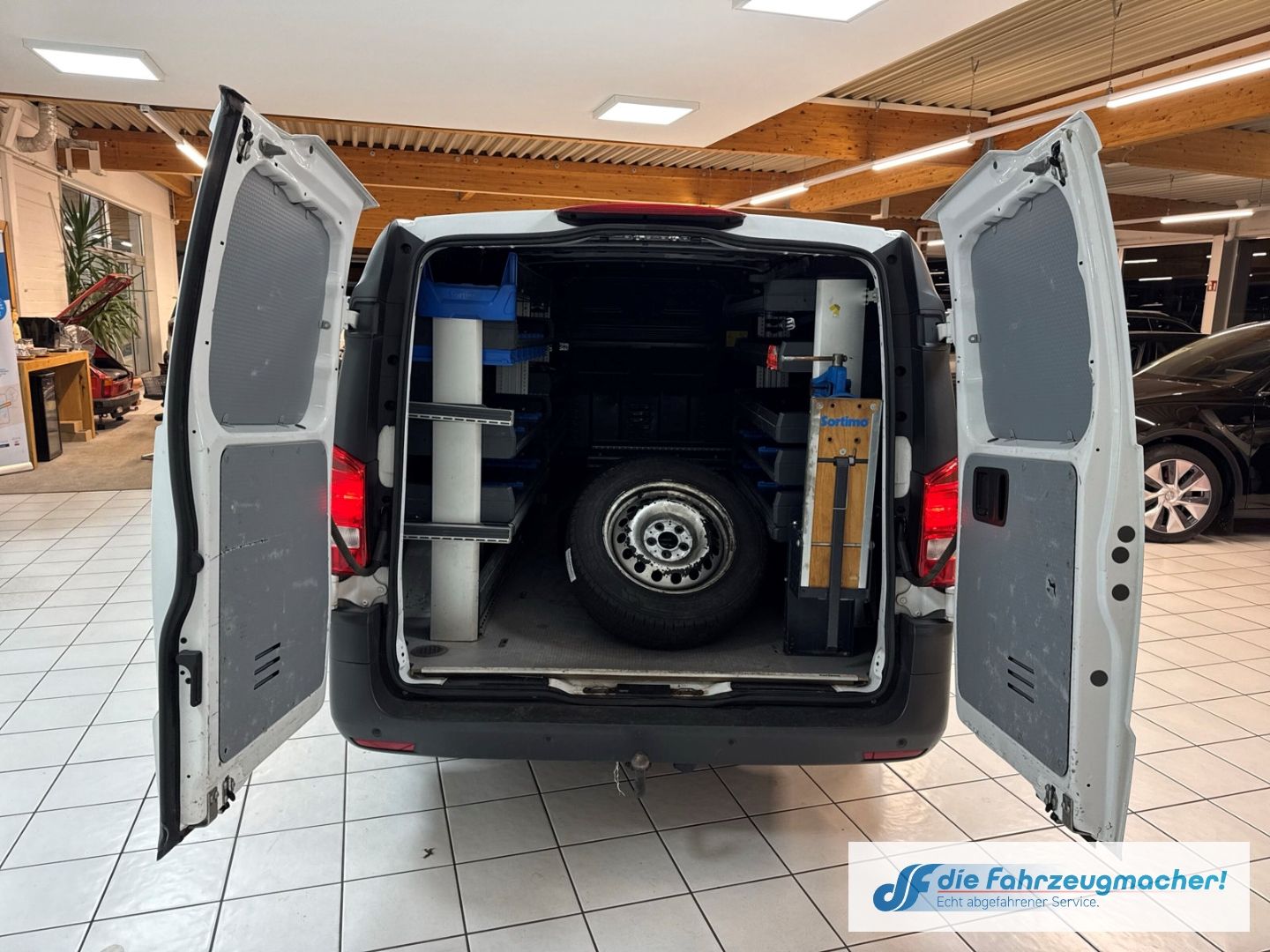 Fahrzeugabbildung Mercedes-Benz Vito Kasten 114 CDI BT RWD extralang AHK Parkle