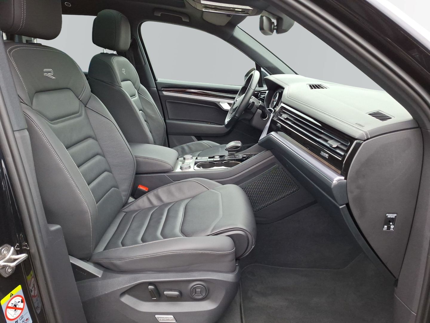 Touareg 3.0 TDI V6 4M R-Line *PANO*STHZ*HUD*