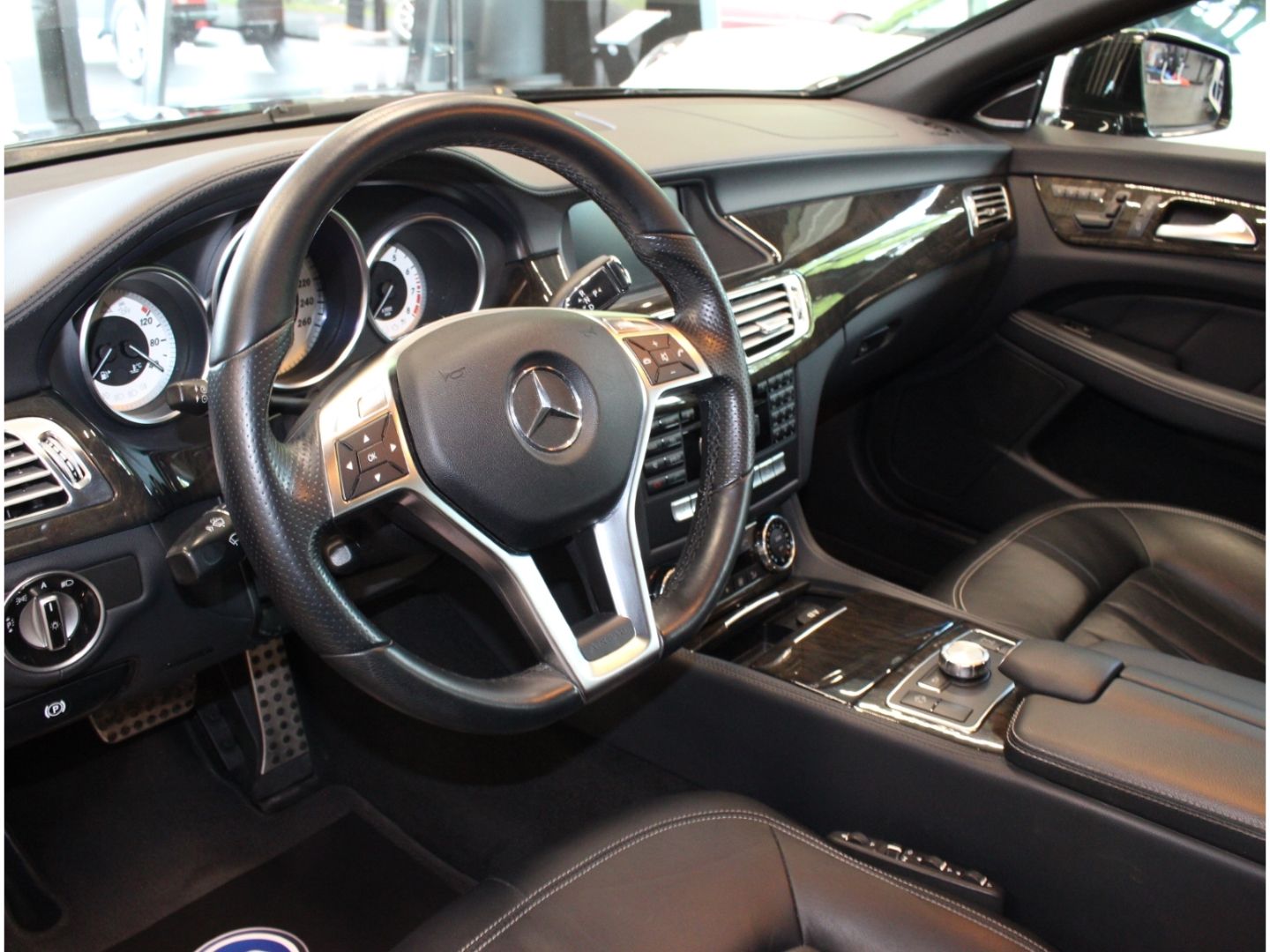 Fahrzeugabbildung Mercedes-Benz CLS 500 AMG Line 2.Hand*H&K*Bi Xenon*Airmatic