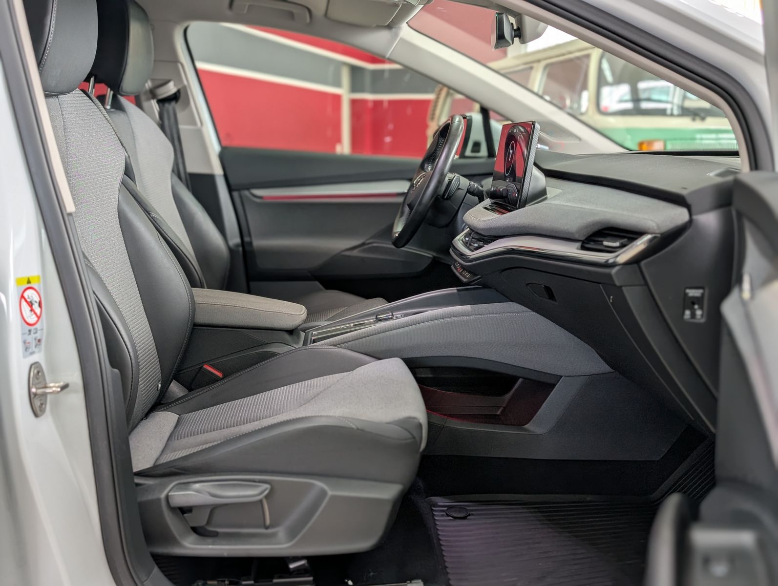 Fahrzeugabbildung SKODA Enyaq iV 80 Loft Convenience Paket+ ACC 82KWh1