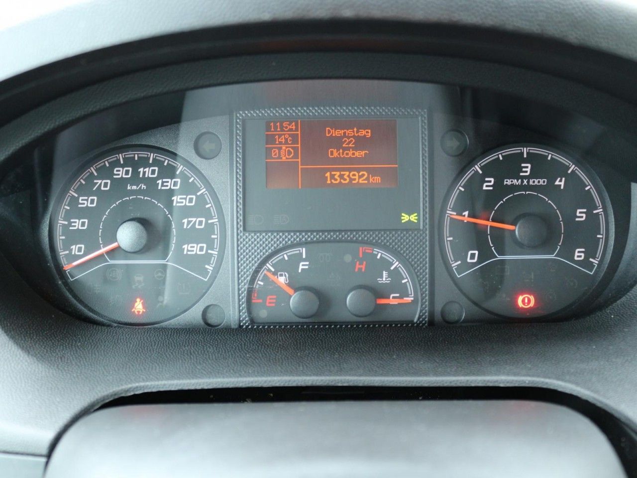 Fahrzeugabbildung Citroën Jumper Grossraumkasten 35 L3H2 BlueHDi 140