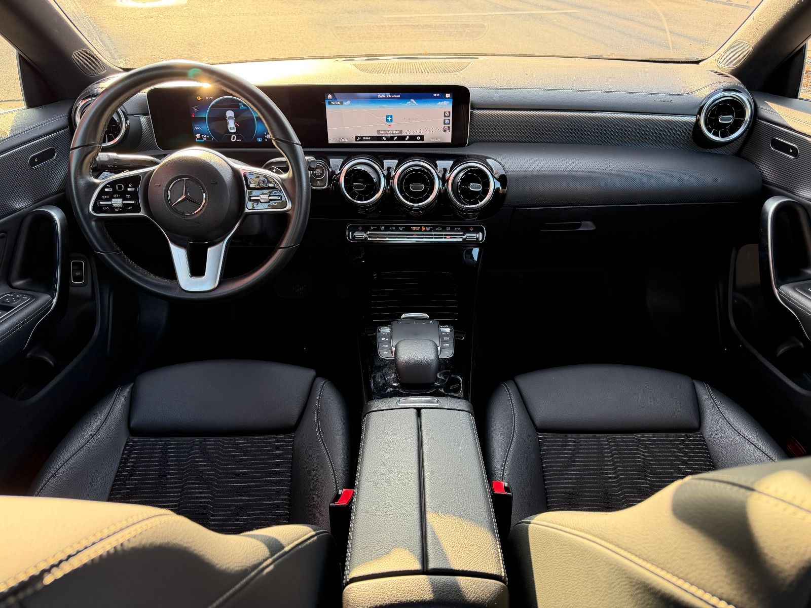 Fahrzeugabbildung Mercedes-Benz CLA 200 LED*AHK*KAMERA*TEMPO*NAVI*WIDESCREEN