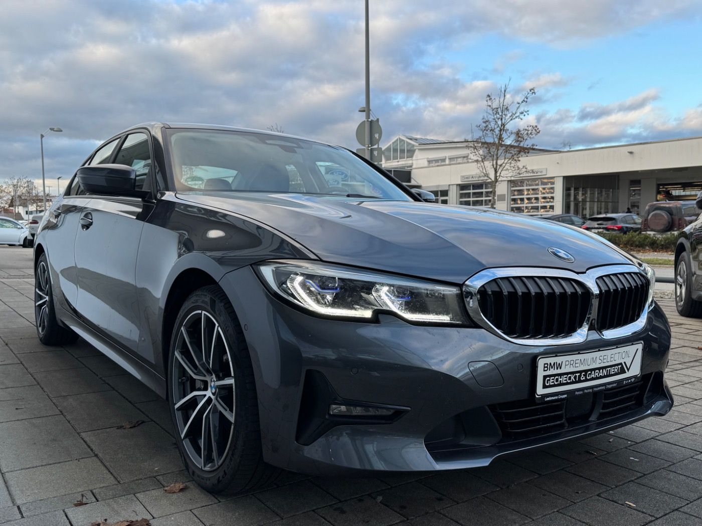 Fahrzeugabbildung BMW 330e Lim. Adv. DA-PRO/HUD/LASER 2 JAHRE GARANTIE