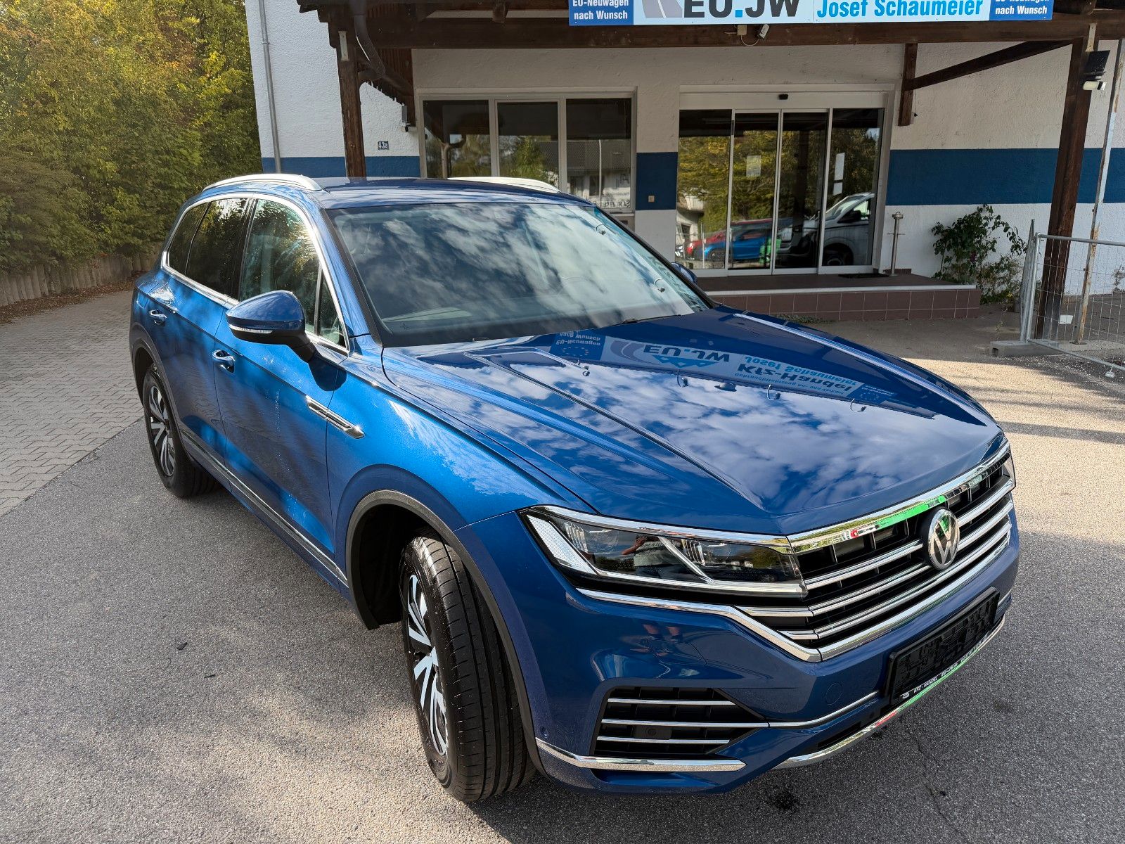 Volkswagen Touareg - 1