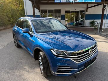 Volkswagen Touareg - 1