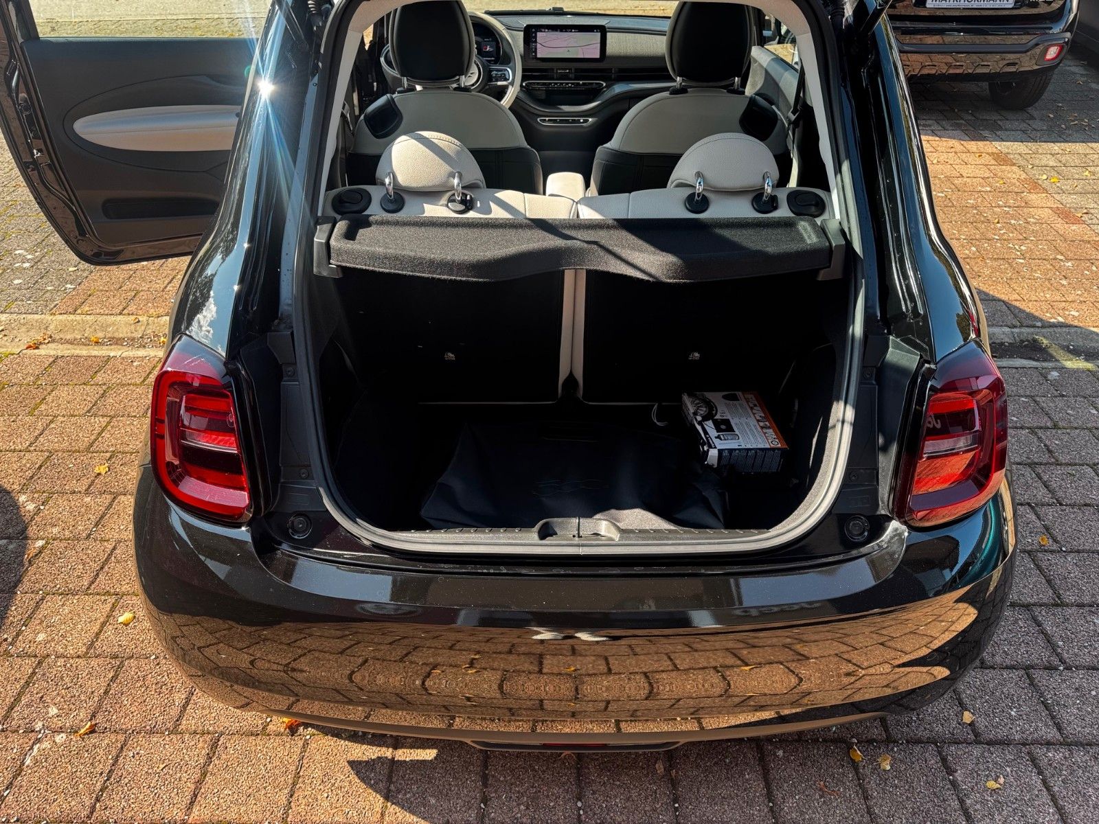 Fahrzeugabbildung Fiat Neuer 500E 500 la Prima Navi Kamera