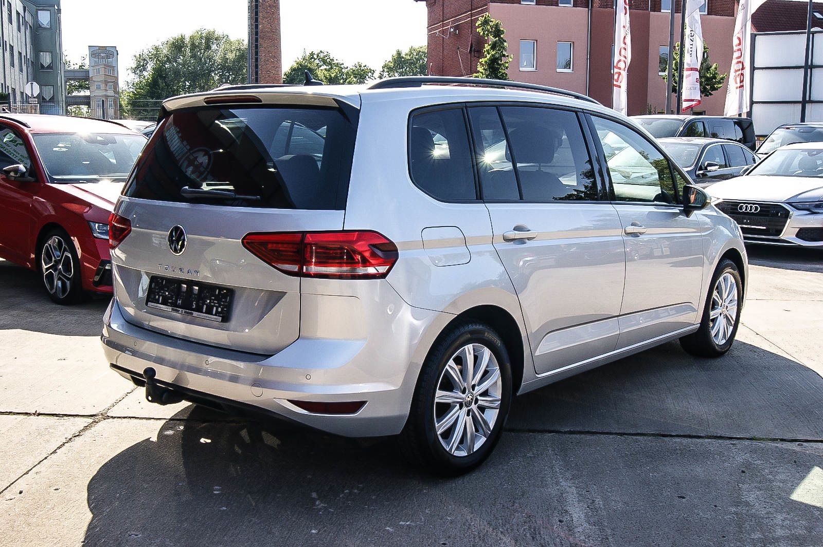 Fahrzeugabbildung Volkswagen Touran 15TSI Comfort DSG 7-SITZER VIRTUAL ANHZV