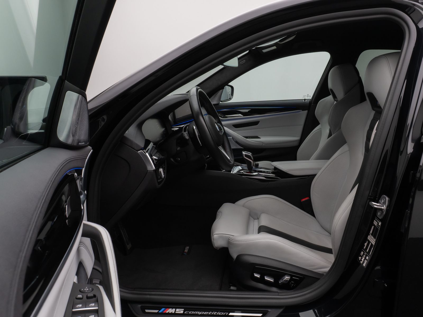 Fahrzeugabbildung BMW M5 Competition xD Kamera HUD DAB B&W SoftCL 20"