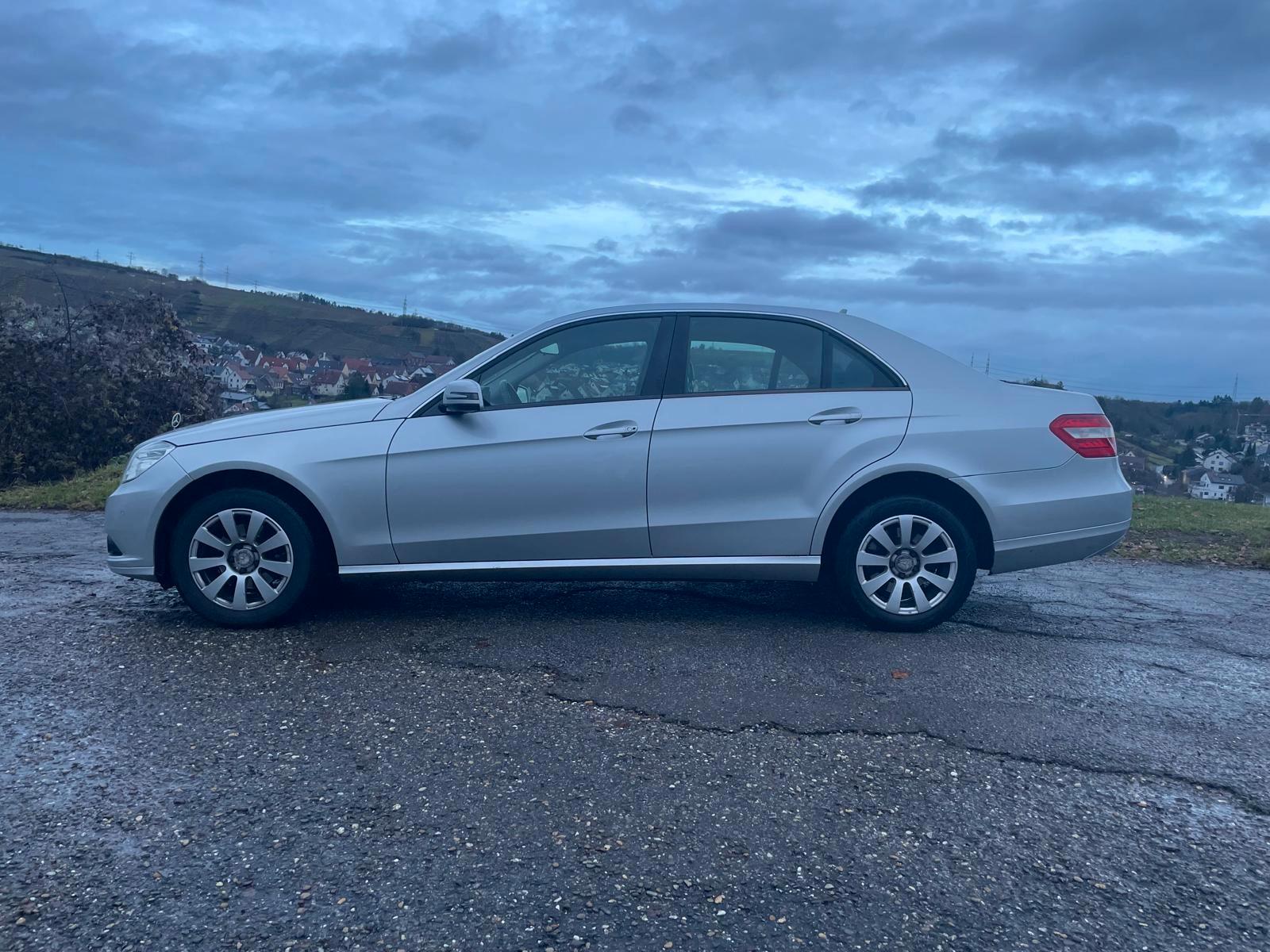 Mercedes-Benz E 220 CDI BlueEFFICIENCY Standard
